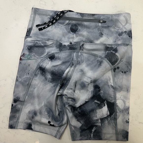 Nike Black and Gray Athletic Shorts with Moisture-Wicking Fabric - Picture 2 of 13